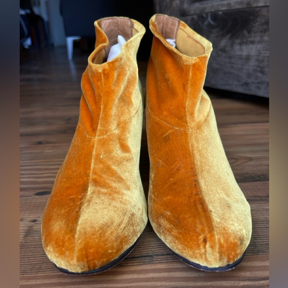 The Palatines Firmo sulphur velvet stretch Ankle Boots size 6 (see description).